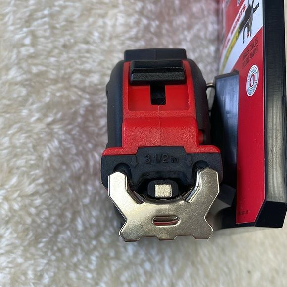 Milwaukee 25 FT.  Magnetic Tape Measure - Picture 8 of 9